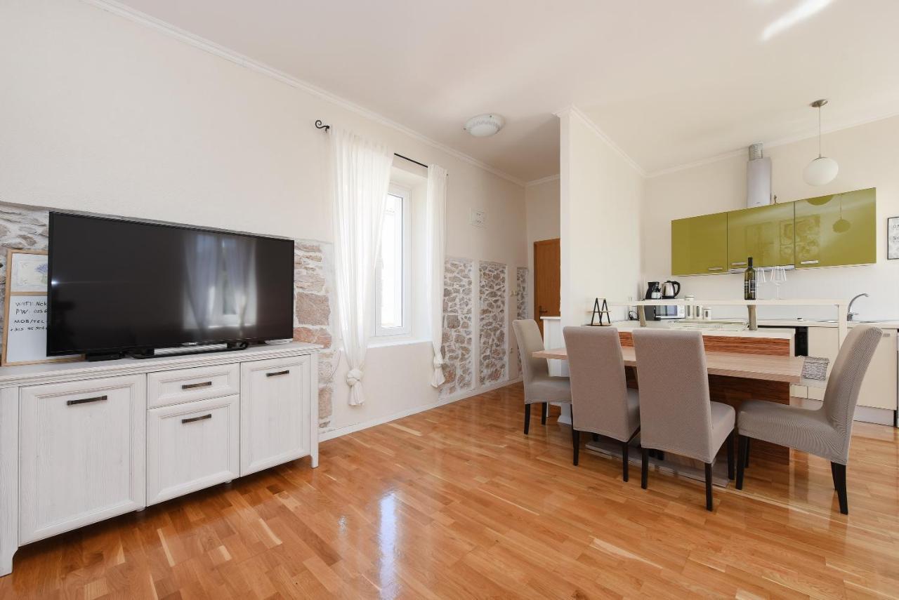 Apartment Karuzz Zara Esterno foto