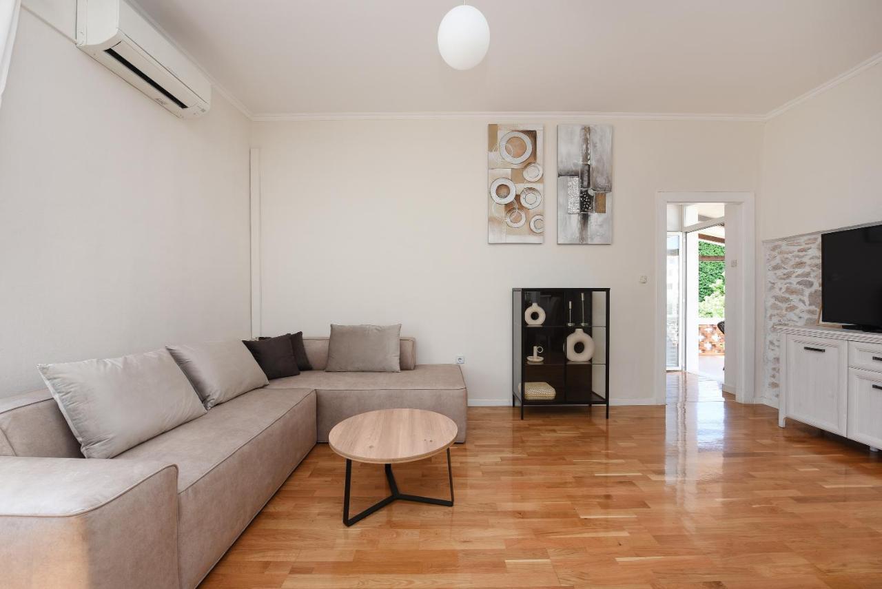 Apartment Karuzz Zara Esterno foto